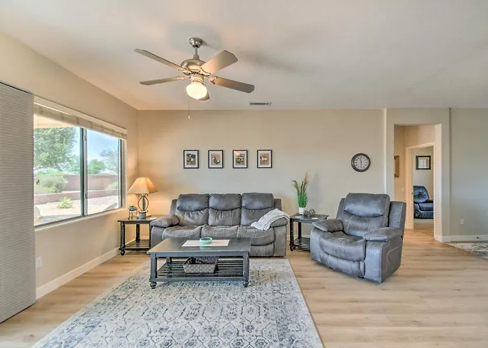 Holiday home Pool & Golf On-site! 45+ Retreat W/ Patio Surprise