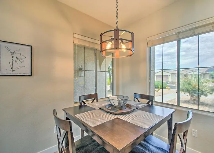 Holiday home Pool & Golf On-site! 45+ Retreat W/ Patio *