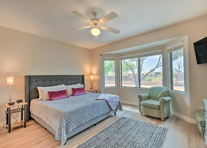 Pool & Golf On-site! 45+ Retreat W/ Patio Holiday home