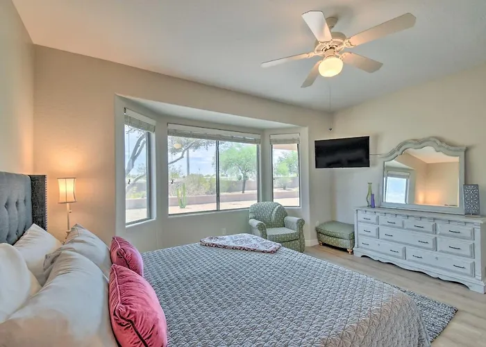 Holiday home Pool & Golf On-site! 45+ Retreat W/ Patio Surprise