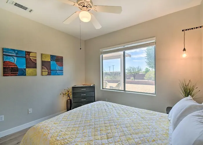 Holiday home Pool & Golf On-site! 45+ Retreat W/ Patio Surprise