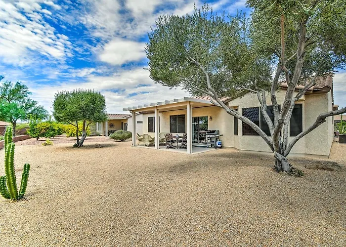 Pool & Golf On-site! 45+ Retreat W/ Patio Holiday home *