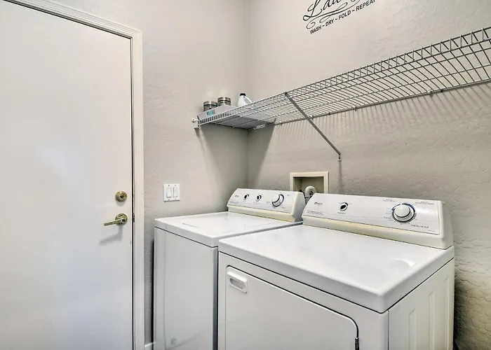 Pool & Golf On-site! 45+ Retreat W/ Patio Holiday home *