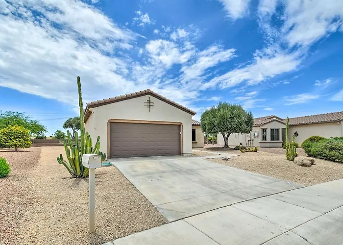 Pool & Golf On-site! 45+ Retreat W/ Patio Holiday home