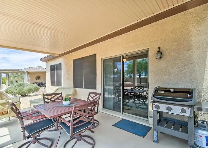 Pool & Golf On-site! 45+ Retreat W/ Patio Holiday home