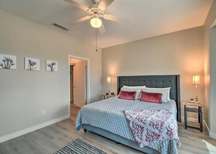 Pool & Golf On-site! 45+ Retreat W/ Patio Holiday home Surprise