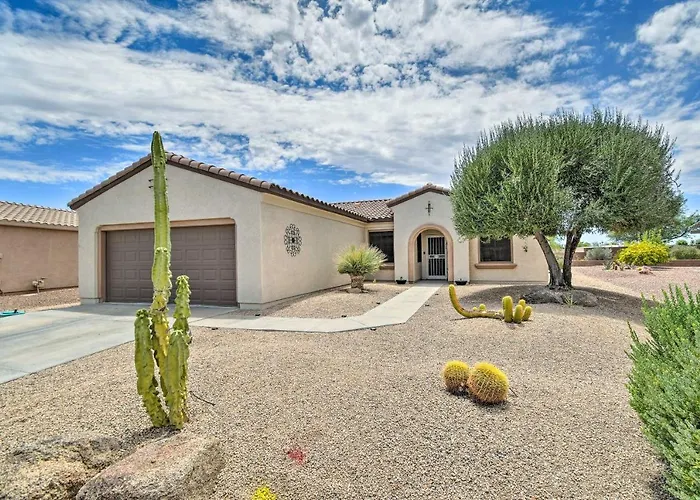 Pool & Golf On-site! 45+ Retreat W/ Patio Holiday home *